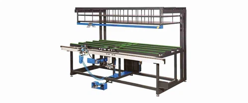 Mesa para el montaje de los herrajes de PVC